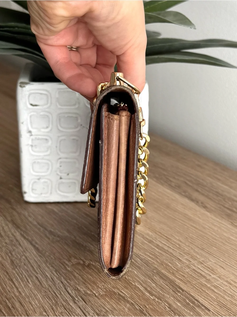 ✅AUTH✅LOUIS VUITTON WALLET ON A CHAIN